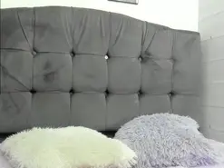 Amateur Live Sex Cam of Emily_Collins__