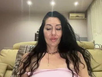 Bongacams Free Porn Cam of KorolevaQween000