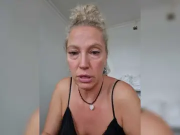 Bongacams Live Porn of MoonKitten
