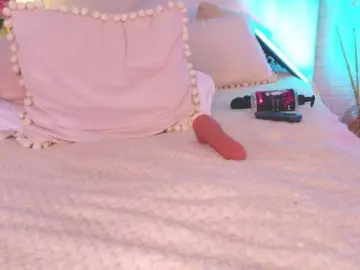Bongacams Nude Webcam of CrazyWine