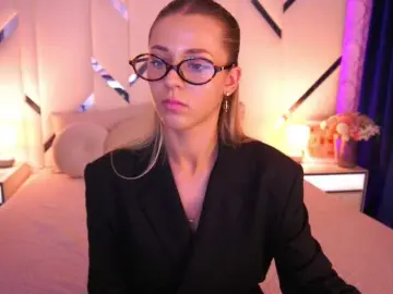 Bongacams Sex Cam of LoveeDove