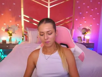 Bongacams Watch Live Sex Cams of LoveeDove