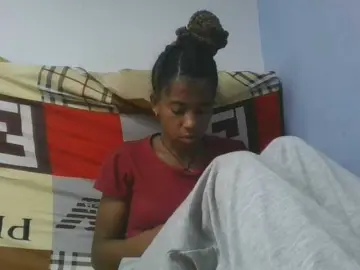 Bongacams Watch Live Sex Cams of Charlinah