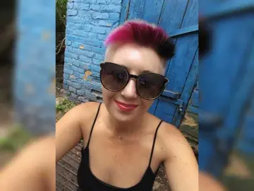Bongacams Watch Live Sex Cams of BUSINKA-25
