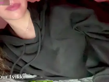 Bongacams Nude Webcam of -VikkiL0vesCheese-