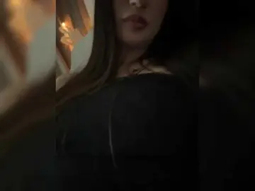 Bongacams Watch Live Sex Cams of Alliina-leee