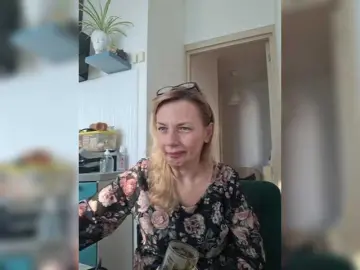 Bongacams Sex Cam of ShiningMILF