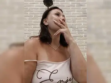 Bongacams Watch Live Sex Cams of RoxySexy