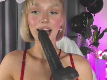 Bongacams Watch Live Sex Cams of IceStrawberry