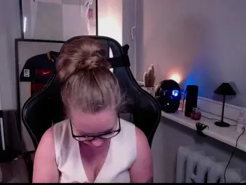 Bongacams Free Porn Cam of hollyBB
