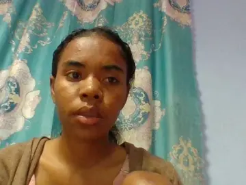 Bongacams Nude Webcam of Emelie1a