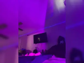 Bongacams Sex Cam of OfficialCreamBee
