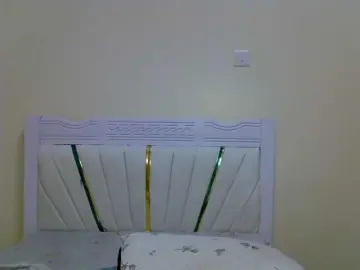 Bongacams Watch Live Sex Cams of PetiteNoir