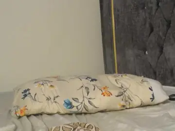 Bongacams Free Porn Cam of CrystalSanta