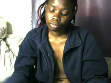 Bongacams Free Live Porn of Queenbeea