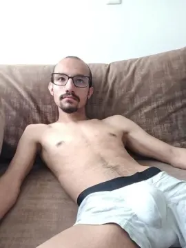 Cam4 Free Live Porn of Oliver_g0ldberg