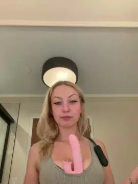 Cam4 Free Live Porn of raelynnbby