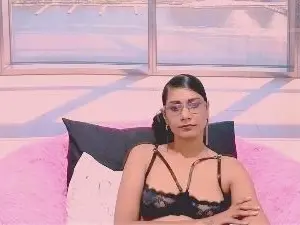 Cam4 Live Porn of ErroticStarr1zn