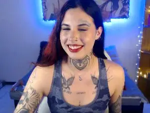 Cam4 Free Live Porn of Maddy_Vicius19