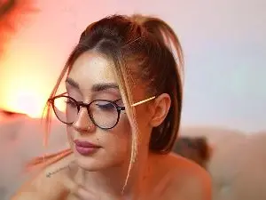 Cam4 Free Live Porn of AileenKiss