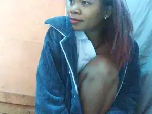 Cam4 Free Live Porn of YummyEmma