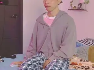 Cam4 Free Live Porn of cuddly_twink
