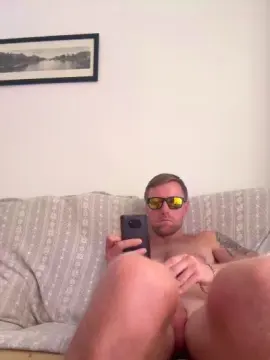 Cam4 Live Sex of emanuilxxx2