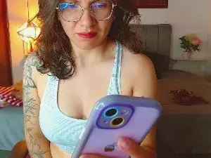 Cam4 Free Live Porn of kharlamorrys_