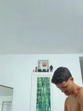 Cam4 Free Porn Cam of Levi_Henrique