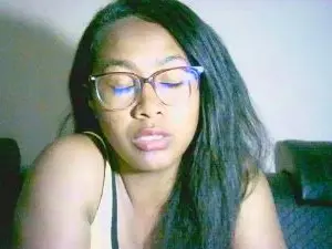 Cam4 Private Sex Chat of Yummy_sitraka