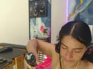 Cam4 Private Sex Chat of Yasmine_Tapias