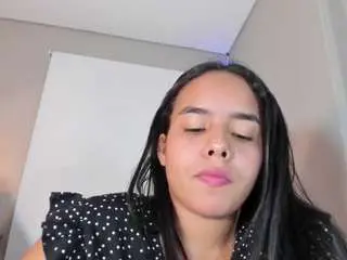 Camsoda Nude Webcam of roxy-stone1