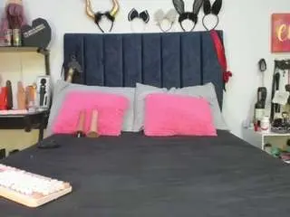 Camsoda Nude Webcam of emmily-giraldo