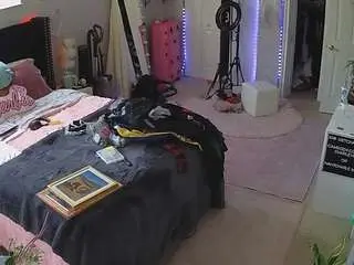 Camsoda Free Porn Cam of voyeurcam-house-charleys-room
