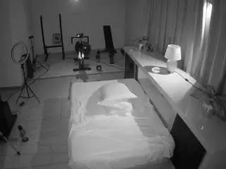 Camsoda Nude Webcam of voyeurcam-jb-office-1
