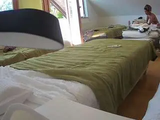 Camsoda Nude Webcam of voyeurcam-julmodels-bed-2