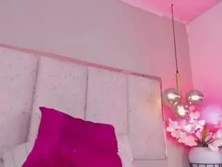 Camsoda Sex Cam of carolyne-parker