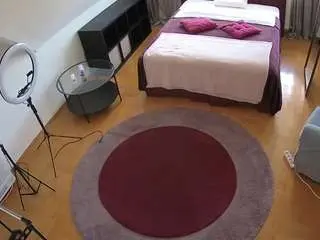 Camsoda Free Porn Cam of voyeurcam-julmodels-whitebed-1
