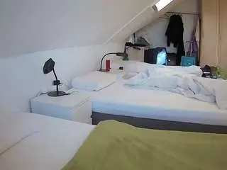 Camsoda Private Sex Chat of voyeurcam-julmodels-bed-4