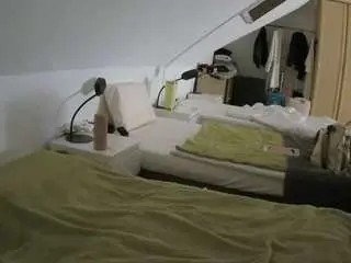 Camsoda Live Sex Cam of voyeurcam-julmodels-bed-4