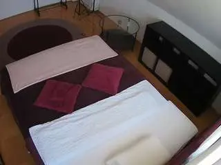 Camsoda Private Sex Chat of voyeurcam-julmodels-whitebed-2