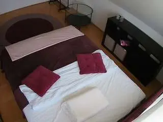 Camsoda Private Sex Chat of voyeurcam-julmodels-whitebed-2