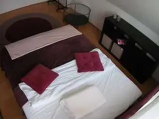 Camsoda Free Porn Cam of voyeurcam-julmodels-whitebed-2