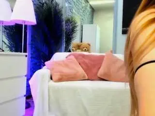 Camsoda Nude Webcam of reina-cummingss