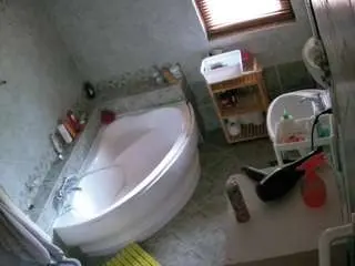 Camsoda Nude Webcam of voyeurcam-julmodels-bath-1st-2