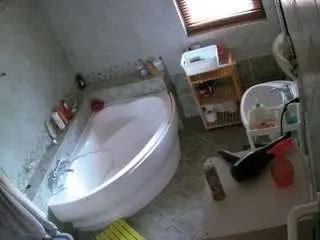 Camsoda Sex Cam of voyeurcam-julmodels-bath-1st-2