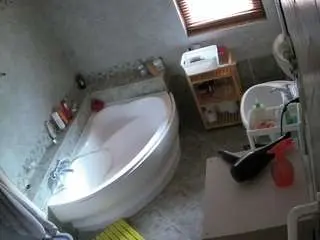 Camsoda Live Sex Cam of voyeurcam-julmodels-bath-1st-2