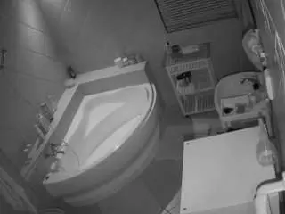 Camsoda Live Sex Cam of voyeurcam-julmodels-bath-1st-2