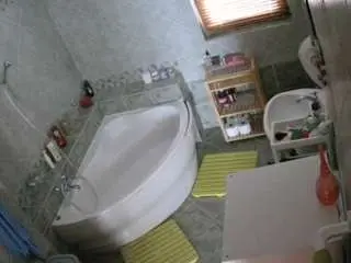 Camsoda Adult Webcams of voyeurcam-julmodels-bath-1st-2