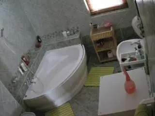 Camsoda Sex Cam of voyeurcam-julmodels-bath-1st-2